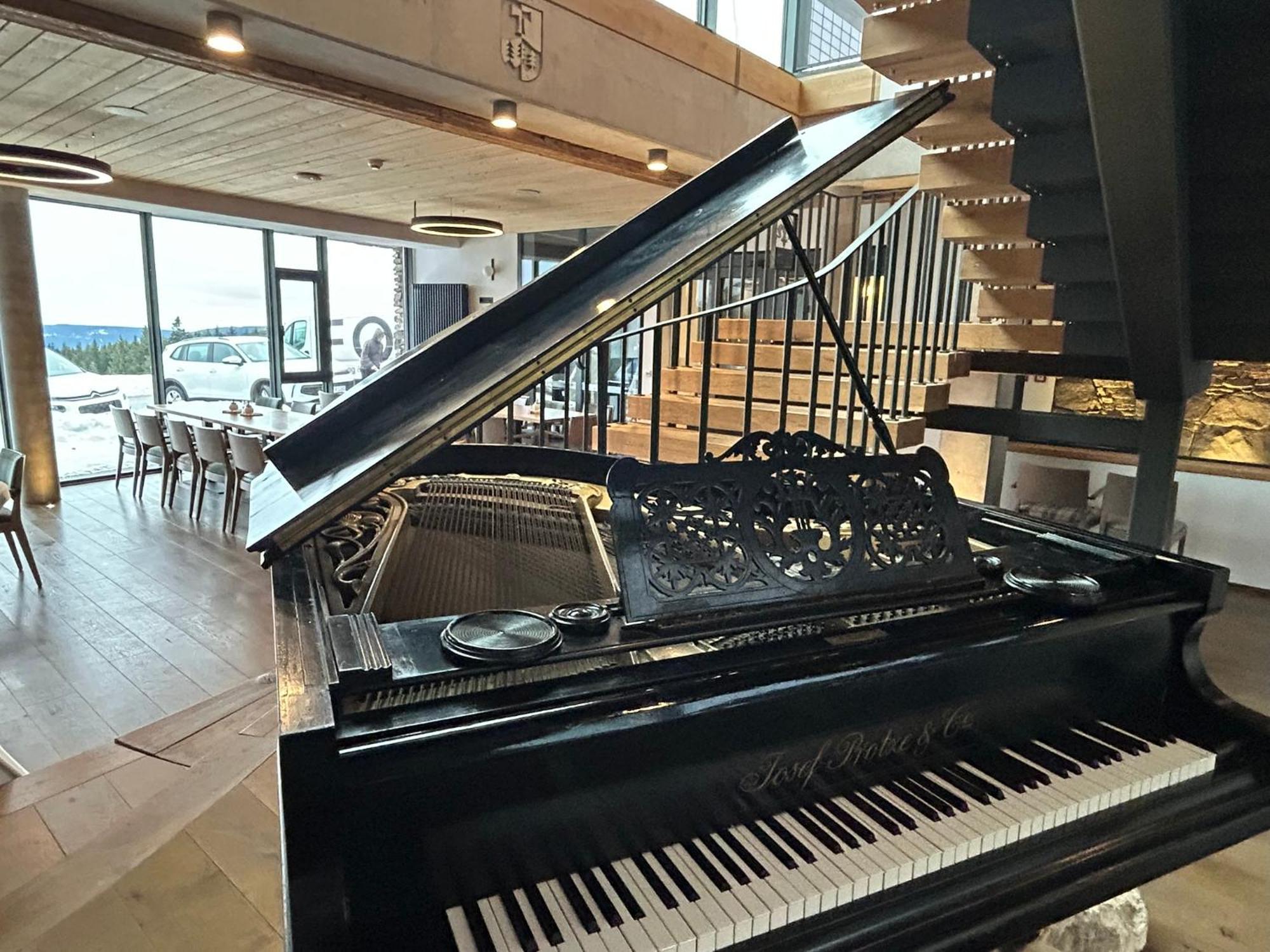 Erlebachova Bouda, Hotel - Resort Svaty Frantisek Špindlerŭv Mlýn Екстериор снимка